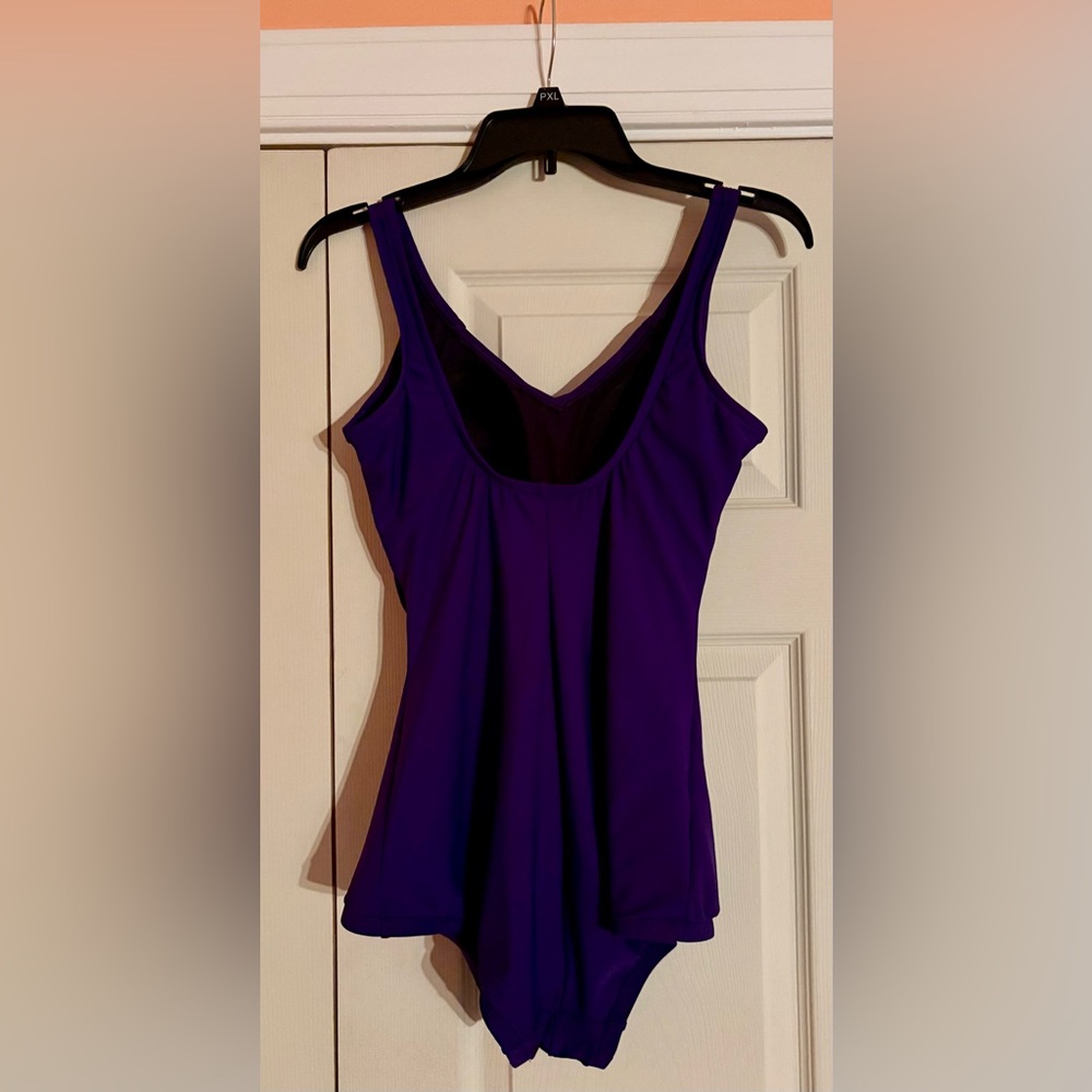 🩱🩱Purple Ruched Women’s Swimsuit Sz 14 Tummy Control, Unbranded. GUC 🩱🩱 - Picture 2 of 9